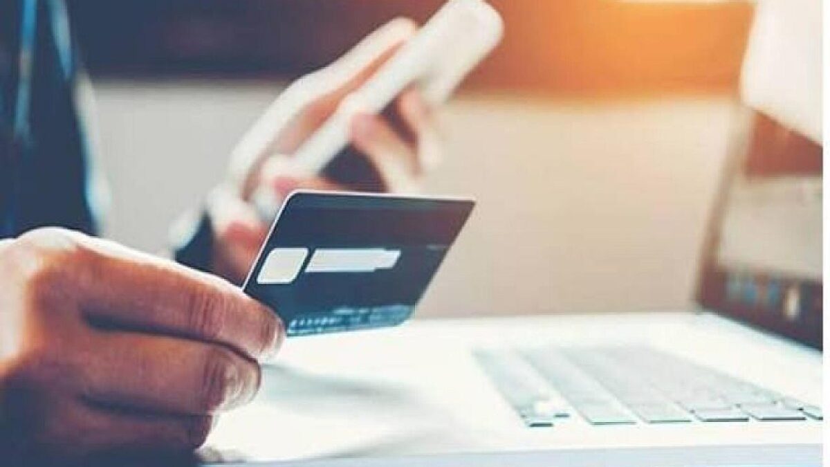 Ab morgen werden elektronische Überweisungen über 20.000 Manat überwacht