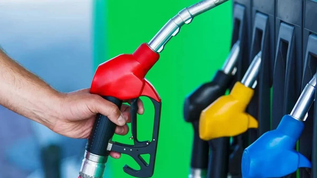 US President announces sharp drop in diesel fuel prices