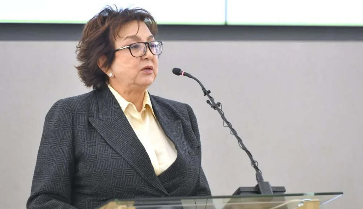 Məleykə Abbaszadə genehmigt den Plan bezüglich der Absolventen