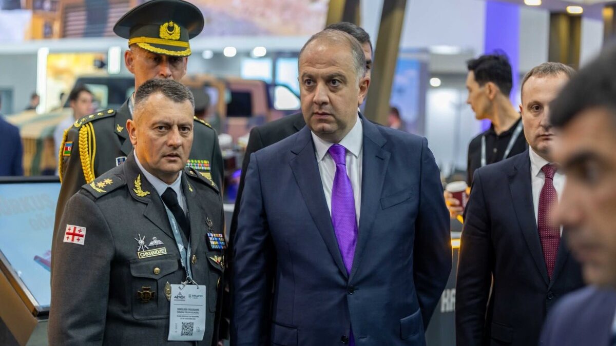 Georgiens Verteidigungsminister besucht Aserbaidschan