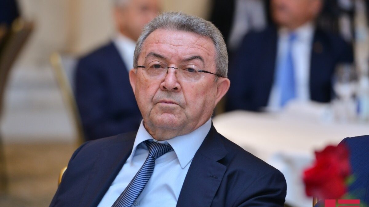 Misir Mərdanov mit dem „Scharaf“-Orden ausgezeichnet