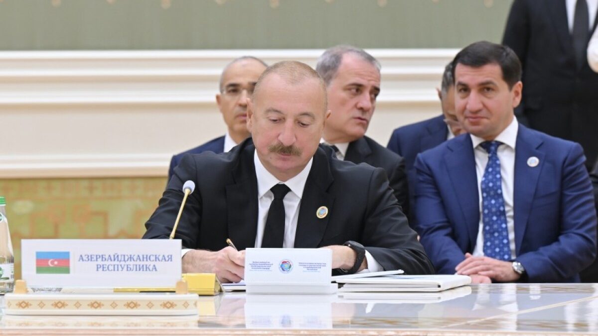 Zeremonie zur Unterzeichnung von Dokumenten in Turkmenbaschi