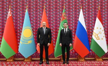 Präsident Ilham Aliyev ist zur Teilnahme an der Sitzung des Rates der GUS-Staatschefs im Komplex „Awaza“ eingetroffen – AKTUALISIERT