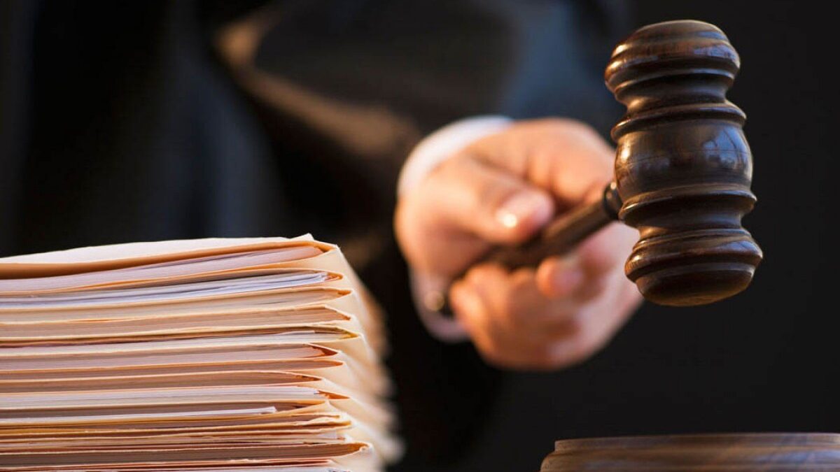 Urteil für Personen, die der Beteiligung an illegalen bewaffneten Gruppen beschuldigt werden, verkündet