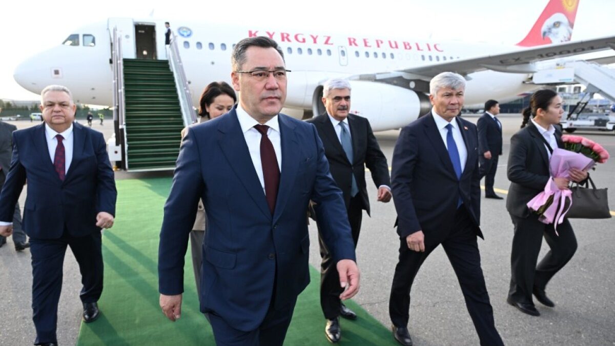 Kirgisistans Präsident ist nach Aserbaidschan gereist