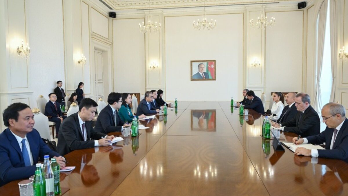 Präsident Ilham Aliyev traf den Vizepräsidenten von Vietnam