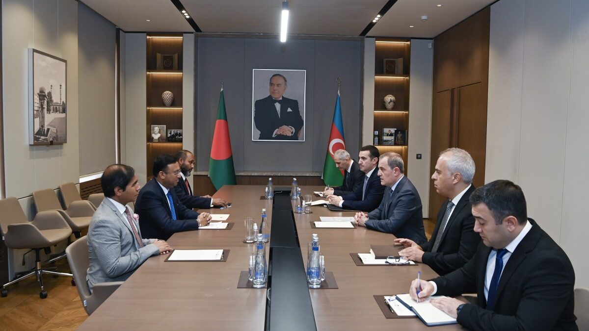 Ceyhun Bayramov trifft Außenminister von Bangladesch