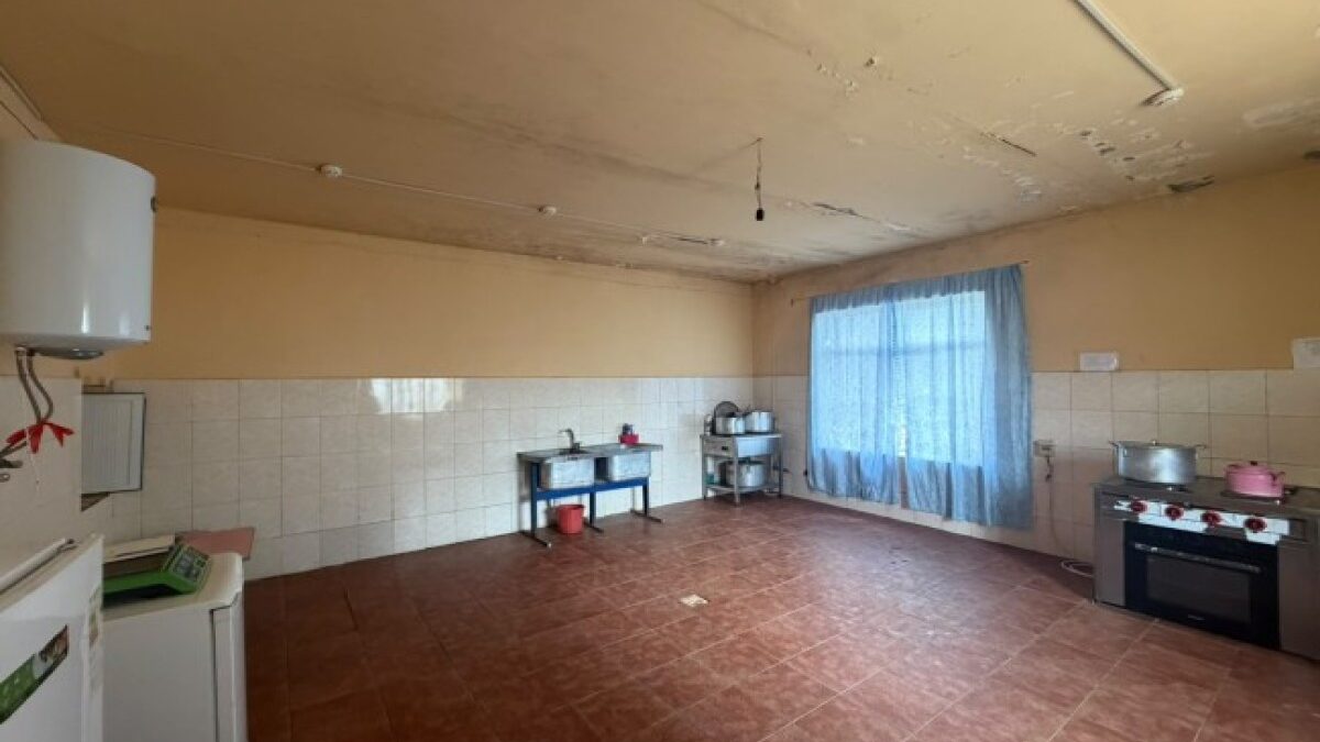 Mängel bei der Lebensmittelsicherheit in einem Kindergarten in Baku aufgedeckt – FOTO