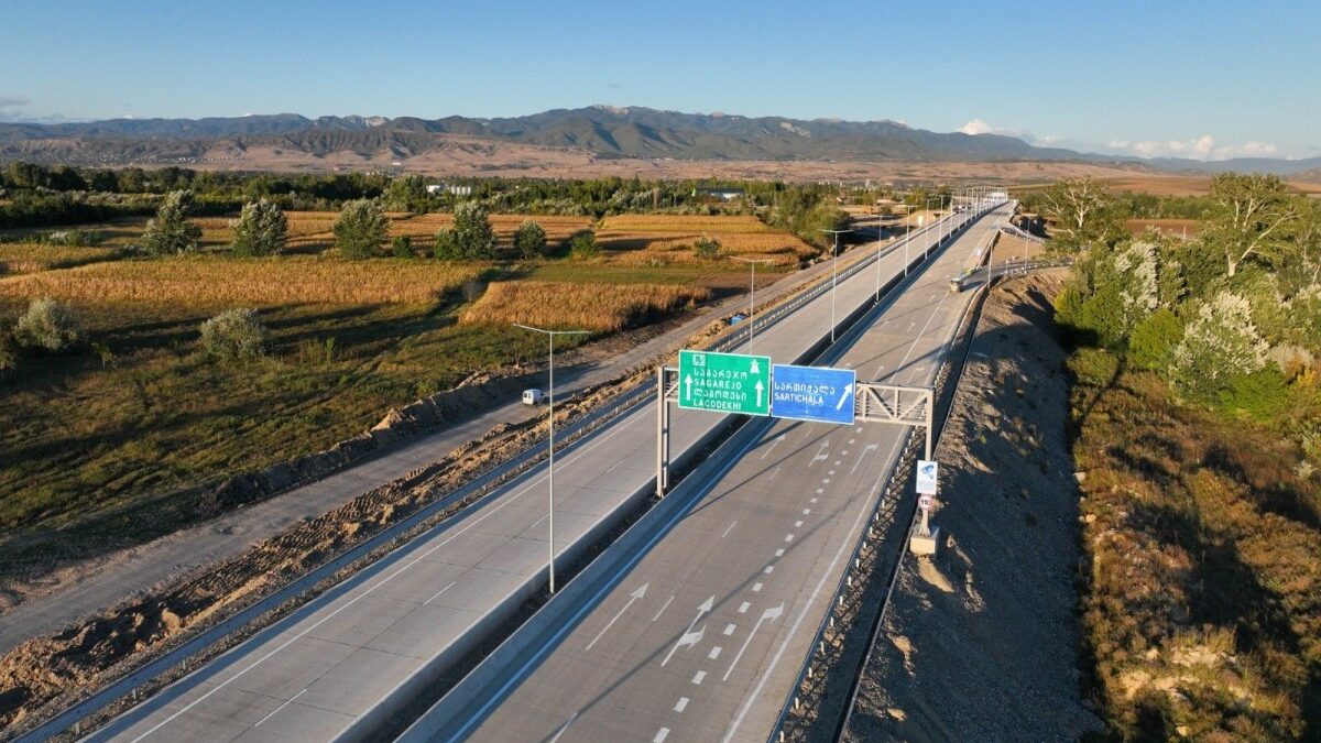 Der Bau der Autobahn zur aserbaidschanischen Grenze in Georgien wird bis Ende 2031 abgeschlossen sein