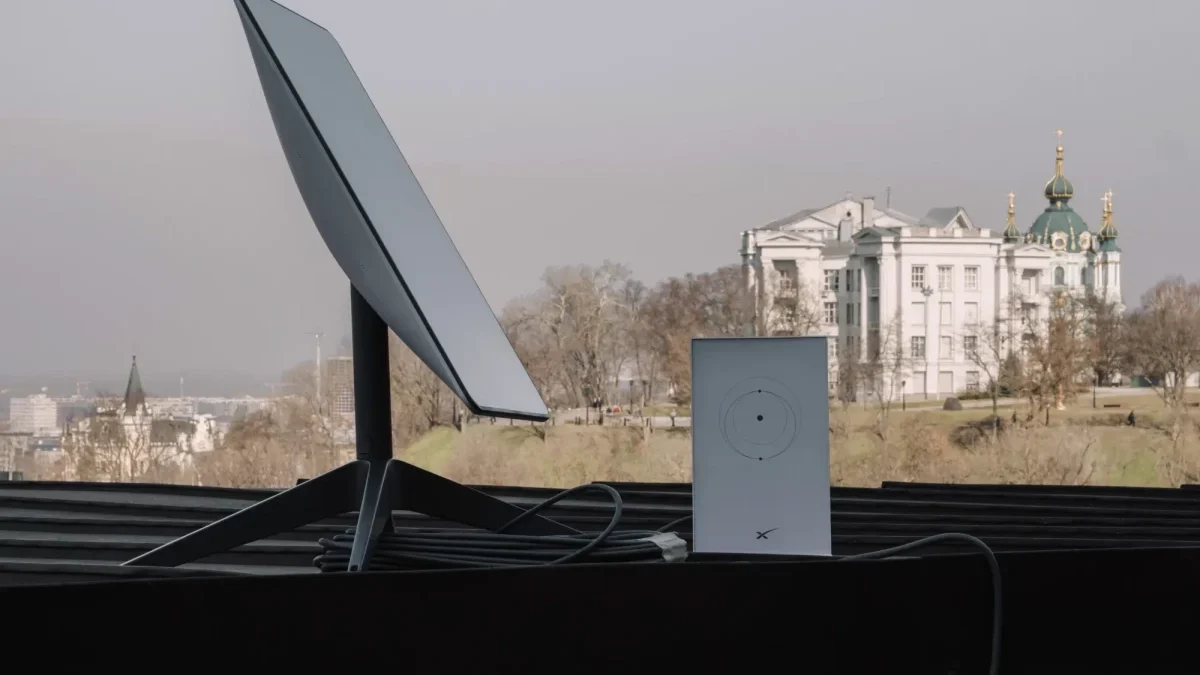 Ukraine: „Starlink“ und „Starshield“ Kommunikationssysteme übertreffen Geschwindigkeiten von 400 Kilometern pro Stunde