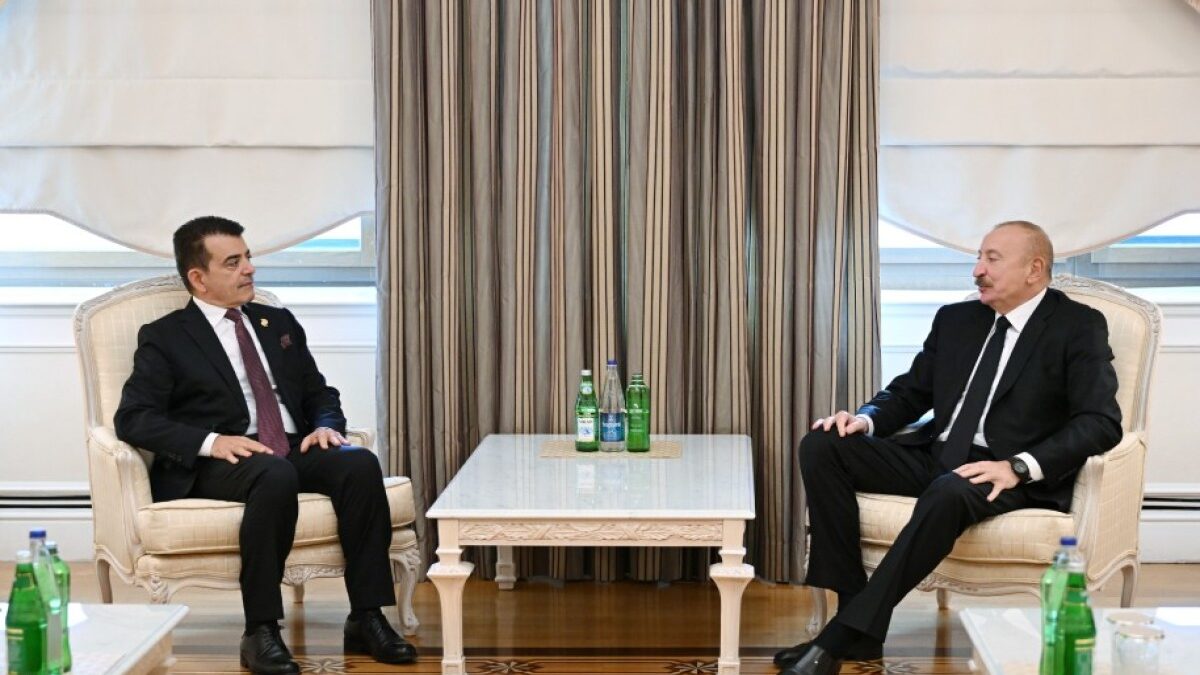 Präsident Ilham Aliyev empfängt den Generaldirektor der ICESCO