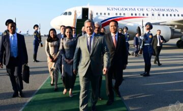 Offizielle Begrüssungszeremonie für den kambodschanischen Premierminister in Baku