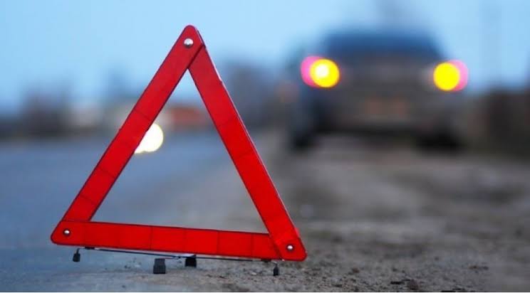 LKW auf der mautpflichtigen Straße Baku-Quba umgekippt, es gibt Tote