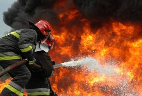 Brand in einem Wohnhaus in Baku