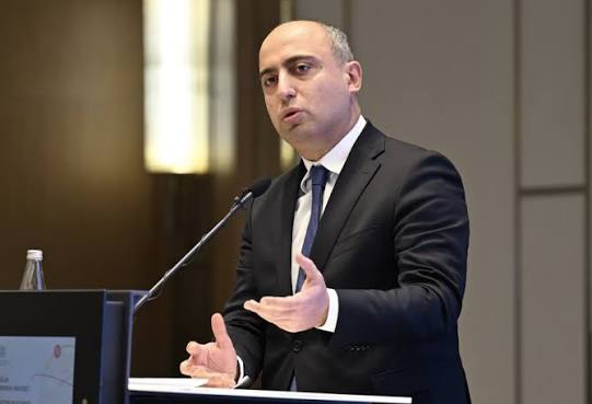 Emin Əmrullayev: Schüler mit Müttern, die eine Hochschulausbildung haben, erzielen bessere Ergebnisse