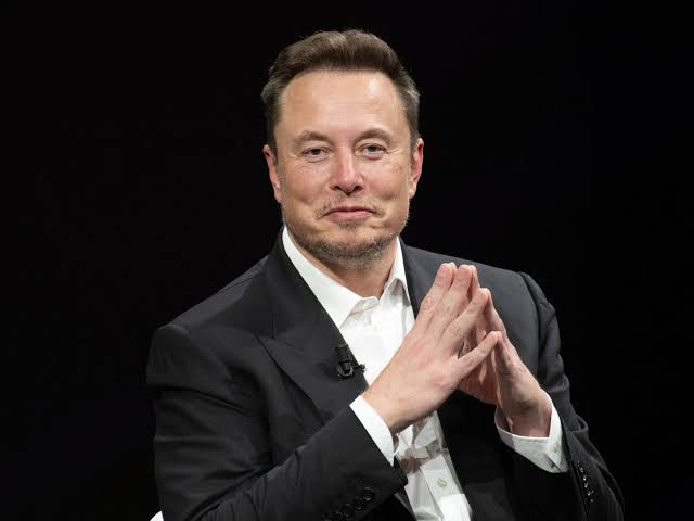 Sikorski beginnt, Elon Musk zu bedrohen