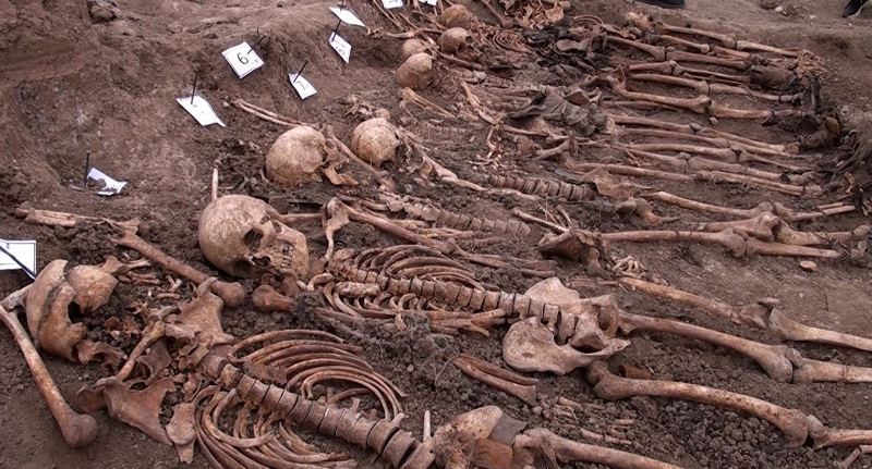 32 Massengräber in unseren befreiten Gebieten entdeckt