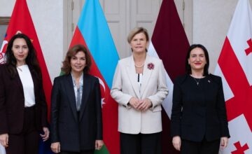 Nərminə Mustafayeva traf sich mit der lettischen Außenministerin